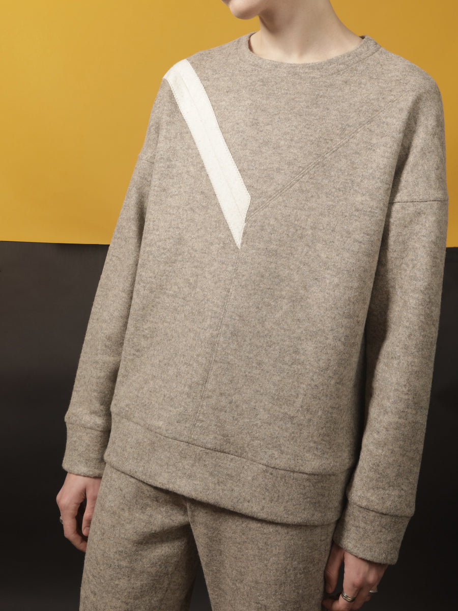 SELAGO – V DETAILED SWEATSHIRT