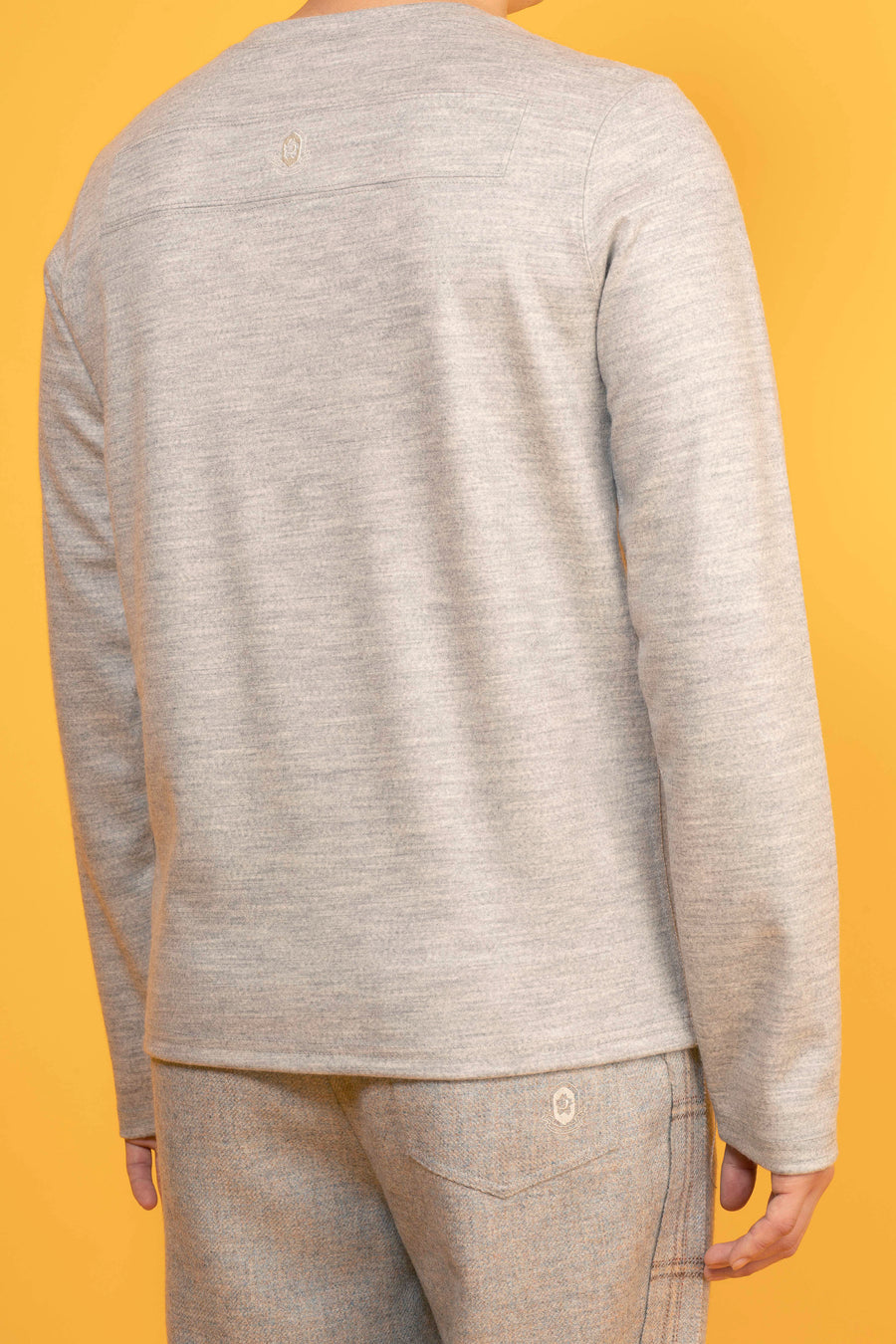 TOE-V-DETAILED T-SHIRT