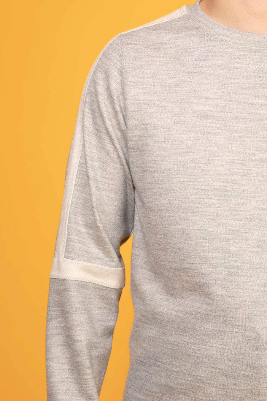TAI-LINE DETAILED T-SHIRT